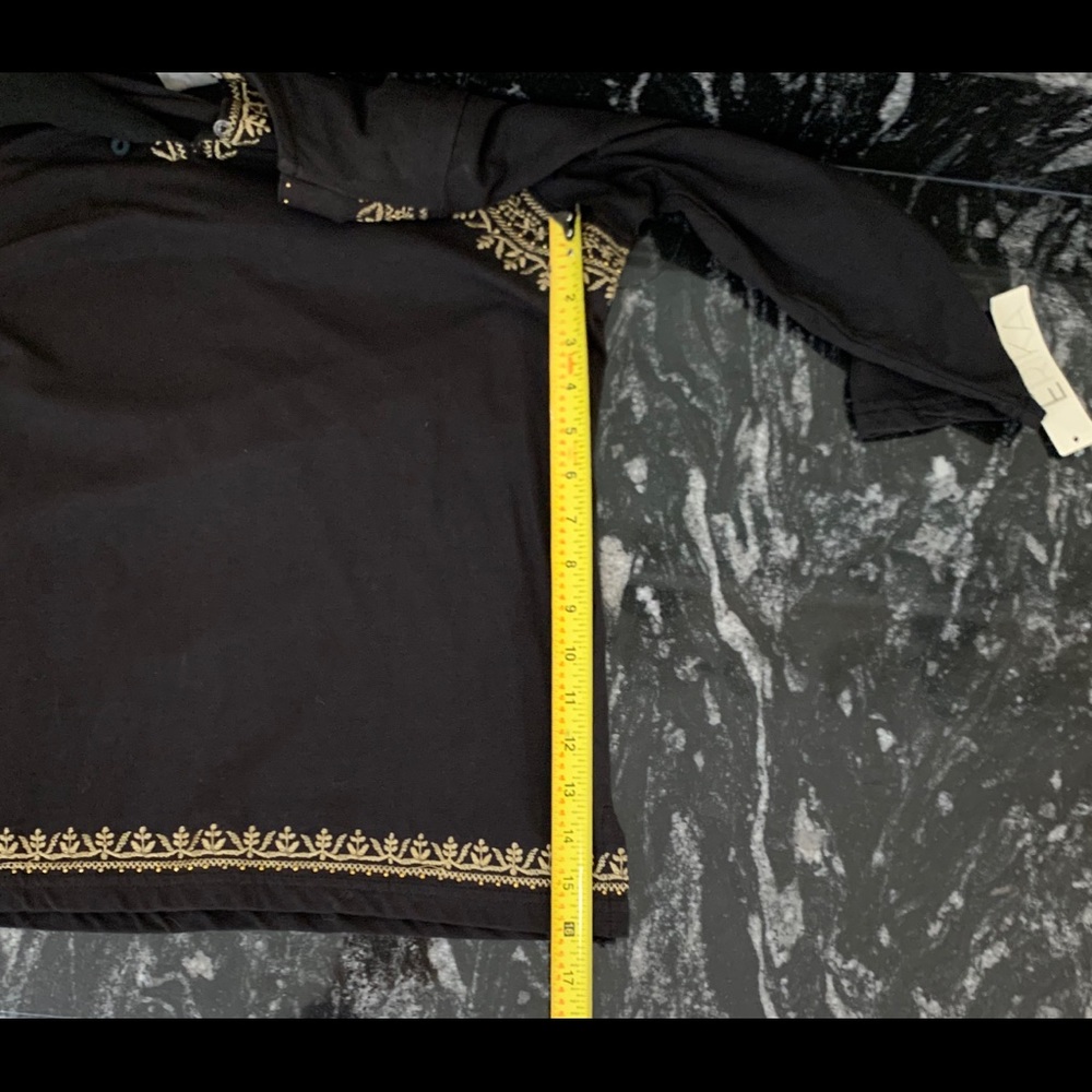 💥NWT💥 Tunic Top with Gold Embroidery and Beads - Picture 6 of 8